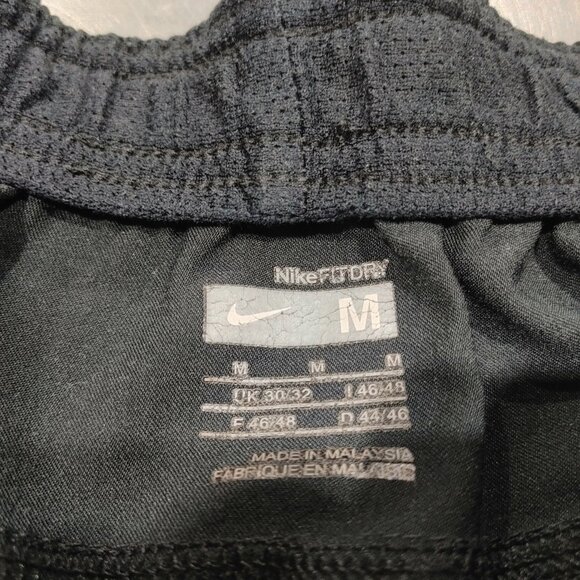 Nike FitDry Activewear shorts Size Medium Good Condition - Picture 2 of 2